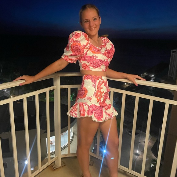 Pink and White Paisley Crop Top and Skirt Set - Picture 3 of 3